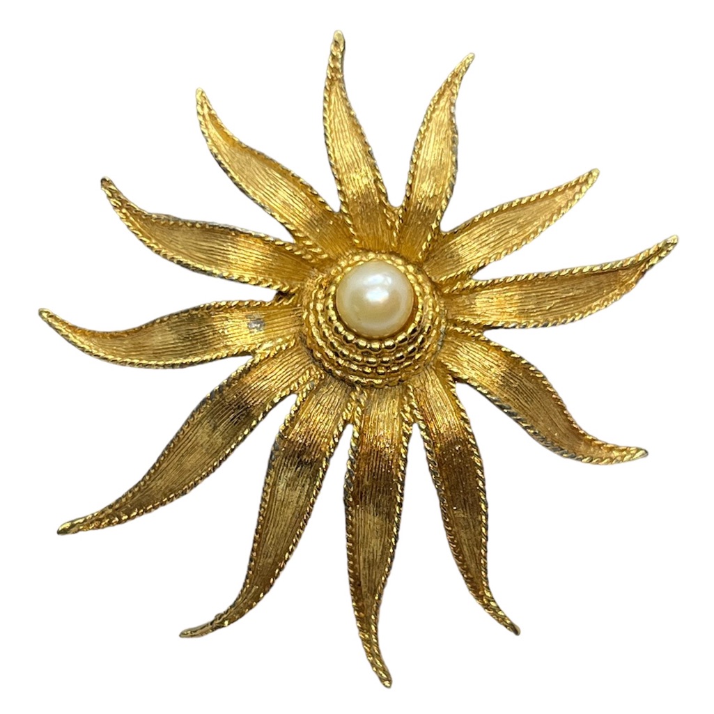 Boucher Flower Sun Brooch Pin Faux Pearl Gold Tone Floral Classic Signed Vintage 68$